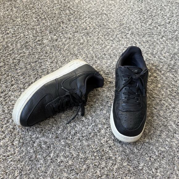 2020 Nike Air Force 1 Black Leather Sneakers Shoe Men's Size US 8.5 - Picture 1 of 8